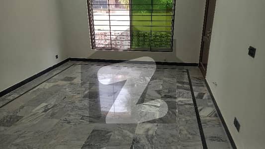 ڈی ۔ 17 اسلام آباد میں 4 کمروں کا 9 مرلہ مکان 3.25 کروڑ میں برائے فروخت۔