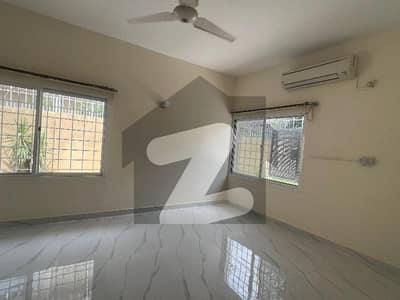 ای ۔ 7 اسلام آباد میں 3 کمروں کا 1 کنال مکان 6.5 لاکھ میں کرایہ پر دستیاب ہے۔