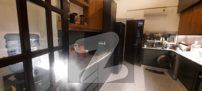 نیوی ہاؤسنگ سکیم کارساز کراچی میں 5 کمروں کا 16 مرلہ فلیٹ 18.0 کروڑ میں برائے فروخت۔