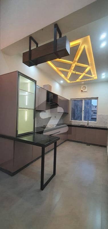 بحریہ ٹاؤن فیز 8 بحریہ ٹاؤن راولپنڈی,راولپنڈی میں 5 کمروں کا 7 مرلہ مکان 3.2 کروڑ میں برائے فروخت۔