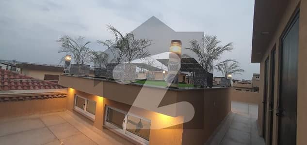 بحریہ ٹاؤن فیز 8 بحریہ ٹاؤن راولپنڈی,راولپنڈی میں 5 کمروں کا 7 مرلہ مکان 3.2 کروڑ میں برائے فروخت۔