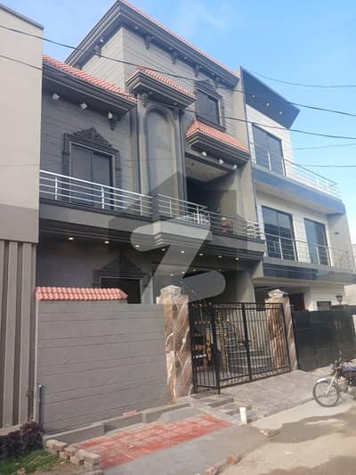 نشیمنِ اقبال فیز 2 نشیمنِ اقبال,لاہور میں 5 کمروں کا 5 مرلہ مکان 2.2 کروڑ میں برائے فروخت۔