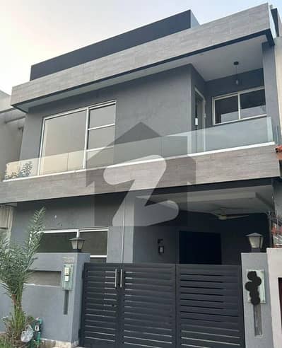 ڈی ایچ اے فیز 5 ڈیفنس (ڈی ایچ اے),لاہور میں 3 کمروں کا 5 مرلہ مکان 1.3 لاکھ میں کرایہ پر دستیاب ہے۔