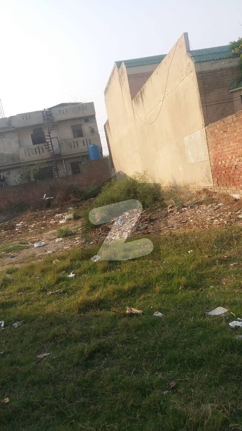 واپڈا ٹاؤن فیز 1 - بلاک ای1 واپڈا ٹاؤن فیز 1,واپڈا ٹاؤن,لاہور میں 1 کنال رہائشی پلاٹ 4.5 کروڑ میں برائے فروخت۔ واپڈا ٹاؤن فیز 1 - بلاک ای1 واپڈا ٹاؤن فیز 1,واپڈا ٹاؤن,لاہور میں 1 کنال رہائشی پلاٹ 4.5 کروڑ میں برائے فروخت۔