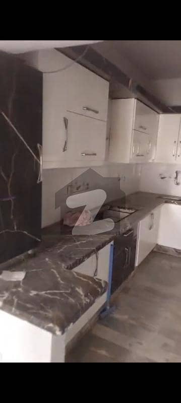 گلستانِِ جوہر ۔ بلاک 18 گلستانِ جوہر,کراچی میں 3 کمروں کا 9 مرلہ فلیٹ 1.4 کروڑ میں برائے فروخت۔