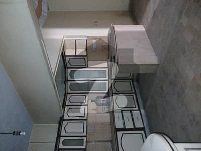 گلستانِِ جوہر ۔ بلاک 18 گلستانِ جوہر,کراچی میں 3 کمروں کا 6 مرلہ فلیٹ 95.0 لاکھ میں برائے فروخت۔