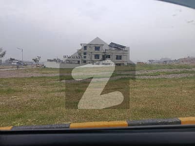 10 Marla plot available for sale