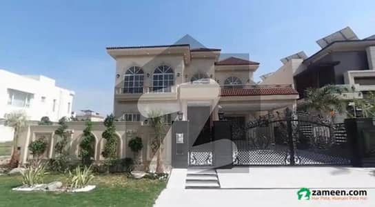 ڈی ایچ اے فیز 8 ڈیفنس (ڈی ایچ اے),لاہور میں 7 کمروں کا 1 کنال مکان 12.99 کروڑ میں برائے فروخت۔