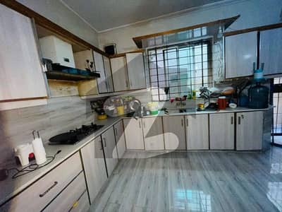 سبزہ زار سکیم ۔ بلاک جی سبزہ زار سکیم,لاہور میں 7 کمروں کا 1 کنال مکان 6.9 کروڑ میں برائے فروخت۔