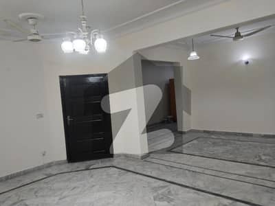 جی ۔ 11 اسلام آباد میں 3 کمروں کا 1 کنال زیریں پورشن 1.8 لاکھ میں کرایہ پر دستیاب ہے۔