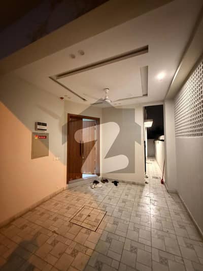 ڈی ایچ اے فیز 5 - بلاک ڈی فیز 5,ڈیفنس (ڈی ایچ اے),لاہور میں 3 کمروں کا 5 مرلہ مکان 1.7 لاکھ میں کرایہ پر دستیاب ہے۔ ڈی ایچ اے فیز 5 - بلاک ڈی فیز 5,ڈیفنس (ڈی ایچ اے),لاہور میں 3 کمروں کا 5 مرلہ مکان 1.7 لاکھ میں کرایہ پر دستیاب ہے۔