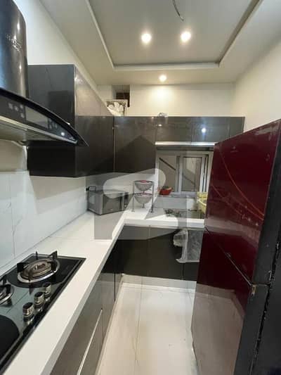 خیابانِ گارڈنز فیصل آباد میں 4 کمروں کا 5 مرلہ مکان 2.1 کروڑ میں برائے فروخت۔