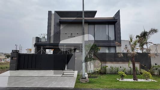 ڈی ایچ اے فیز 8 - بلاک ٹی فیز 8,ڈیفنس (ڈی ایچ اے),لاہور میں 5 کمروں کا 1 کنال مکان 16.5 کروڑ میں برائے فروخت۔