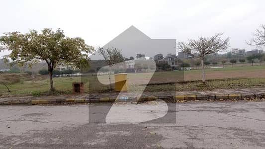 On Excellent Location Residential Plot For sale In Beautiful Bahria Town Phase 8 - Club City