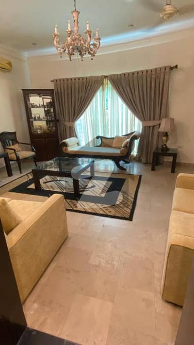 ڈی ایچ اے فیز 1 - بلاک پی فیز 1,ڈیفنس (ڈی ایچ اے),لاہور میں 5 کمروں کا 1 کنال مکان 3.25 لاکھ میں کرایہ پر دستیاب ہے۔