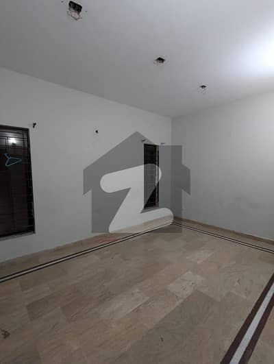 فیڈرل بی ایریا ۔ بلاک 12 فیڈرل بی ایریا,کراچی میں 8 مرلہ مکان 4.5 کروڑ میں برائے فروخت۔