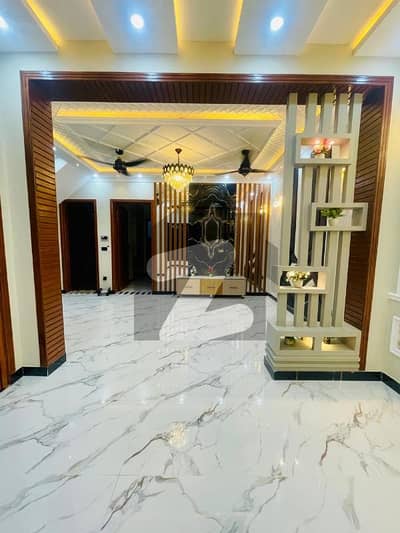 Avail Yourself A Great Prime Location 10 Marla Lower Portion In Central Park Housing Scheme