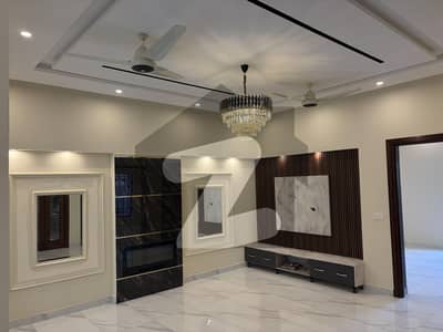 واپڈا ٹاؤن فیز 1 واپڈا ٹاؤن,لاہور میں 6 کمروں کا 10 مرلہ مکان 5.6 کروڑ میں برائے فروخت۔