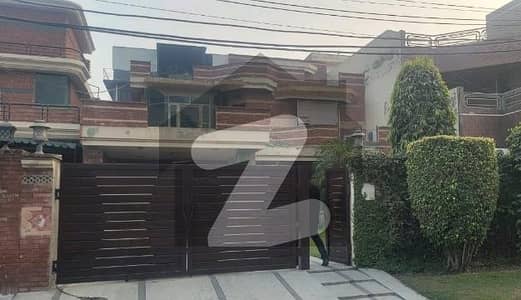 1 kanal owner Bulid house for sale in johar Town G3 BLOCK Near Emporim Mall Near Expo centre