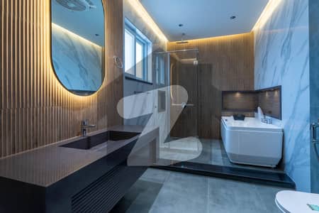 ڈی ایچ اے فیز 8 - بلاک ٹی فیز 8,ڈیفنس (ڈی ایچ اے),لاہور میں 5 کمروں کا 1 کنال مکان 15.0 کروڑ میں برائے فروخت۔