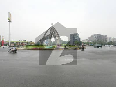 بحریہ ٹاؤن سیکٹر ای بحریہ ٹاؤن,لاہور میں 8 مرلہ کمرشل پلاٹ 13.9 کروڑ میں برائے فروخت۔