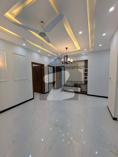 GULBERG RESIDENCIA 7 M GROUND FLOOR 4 RENT NEAR D MARKAZ