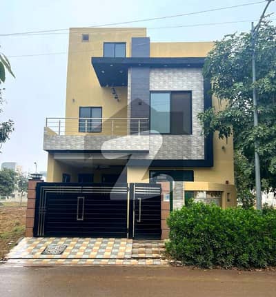 نیو لاهور سٹی لاہور میں 3 کمروں کا 5 مرلہ مکان 1.35 کروڑ میں برائے فروخت۔