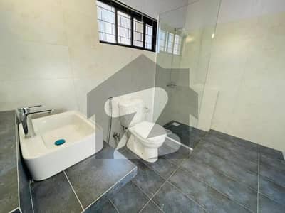 E-7 LUXURIOUS HOUSE FOR RENT WITH EXTRA LAND EXCELLENT DOUBLE STORY 600 SQY HOUSE PROPER AND MODERN FITTINGS, MARBLE FLOORING 5 BEDROOMS, 5 ATTACHED BATHROOMS, WOODEN FLOORING