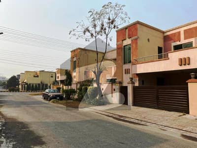 عسکری 11 ۔ سیکٹر بی عسکری 11,عسکری,لاہور میں 3 کمروں کا 10 مرلہ مکان 4.6 کروڑ میں برائے فروخت۔