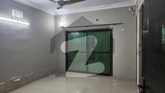 کلفٹن ۔ بلاک 5 کلفٹن,کراچی میں 3 کمروں کا 6 مرلہ فلیٹ 1.6 لاکھ میں کرایہ پر دستیاب ہے۔