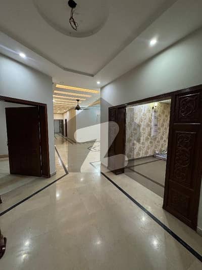 بحریہ ٹاؤن اسلام آباد میں 8 کمروں کا 1 کنال مکان 7.5 کروڑ میں برائے فروخت۔