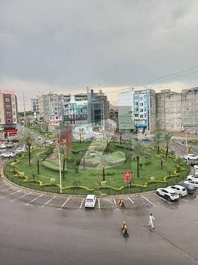 بحریہ ٹاؤن فیز 8 ۔ رفیع بلاک بحریہ ٹاؤن فیز 8,بحریہ ٹاؤن راولپنڈی,راولپنڈی میں 5 مرلہ کمرشل پلاٹ 3.5 کروڑ میں برائے فروخت۔