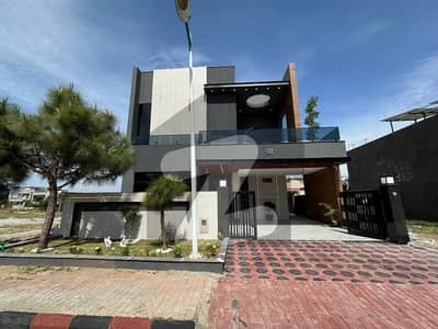 ٹاپ سٹی 1 اسلام آباد میں 6 کمروں کا 10 مرلہ مکان 4.25 کروڑ میں برائے فروخت۔