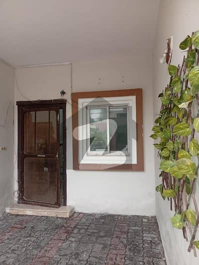 بحریہ ٹاؤن ۔ سفاری بلاک بحریہ ٹاؤن سیکٹر B,بحریہ ٹاؤن,لاہور میں 2 کمروں کا 5 مرلہ مکان 55.0 ہزار میں کرایہ پر دستیاب ہے۔