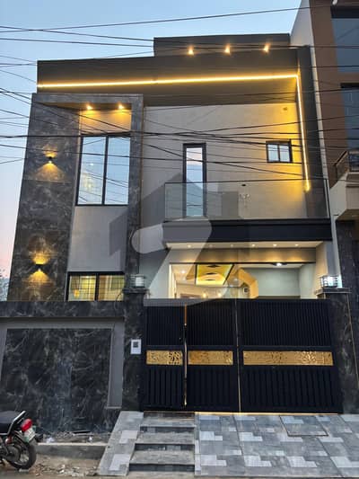 نواب ٹاؤن - بلاک ڈی نواب ٹاؤن,لاہور میں 5 کمروں کا 5 مرلہ مکان 2.65 کروڑ میں برائے فروخت۔