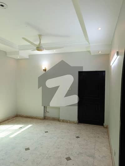 1 Kanal Old House In Gulberg Near Mini Market