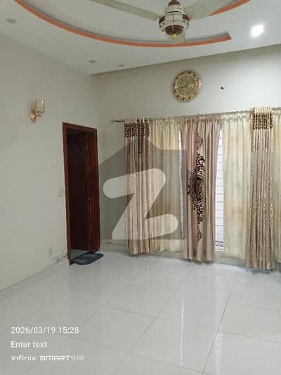 خیابانِ امین لاہور میں 2 کمروں کا 10 مرلہ زیریں پورشن 65.0 ہزار میں کرایہ پر دستیاب ہے۔