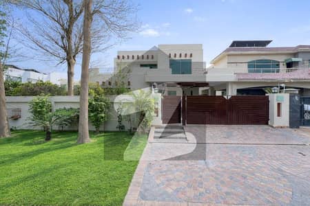 ڈی ایچ اے فیز 5 - بلاک بی فیز 5,ڈیفنس (ڈی ایچ اے),لاہور میں 5 کمروں کا 1 کنال مکان 7.95 کروڑ میں برائے فروخت۔