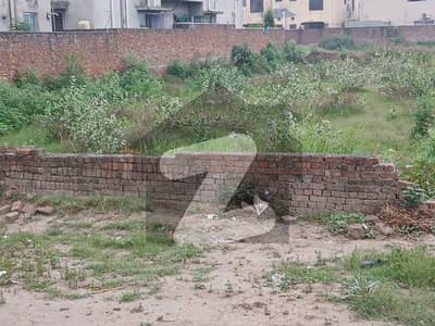 لیک سٹی میڈوز فیز 1 لیک سٹی میڈوز,لاہور میں 2 کنال رہائشی پلاٹ 7.0 کروڑ میں برائے فروخت۔