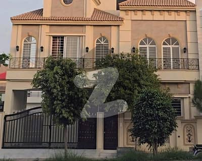 ٹاپ سٹی 1 - بلاک ڈی ٹاپ سٹی 1,اسلام آباد میں 5 کمروں کا 10 مرلہ مکان 5.25 کروڑ میں برائے فروخت۔