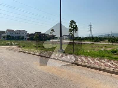 ڈی ایچ اے فیز 3 ۔ بلاک بی ڈی ایچ اے ڈیفینس فیز 3,ڈی ایچ اے ڈیفینس,اسلام آباد میں 1 کنال رہائشی پلاٹ 2.6 کروڑ میں برائے فروخت۔