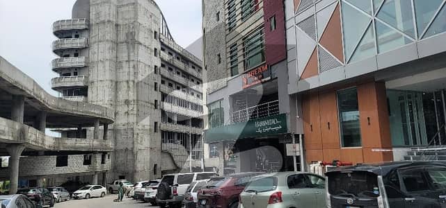 2800 Sqft approx big hall with glass partitions, cabins and executive office for rent. Dem 2.50 Lacs per month negotiable.