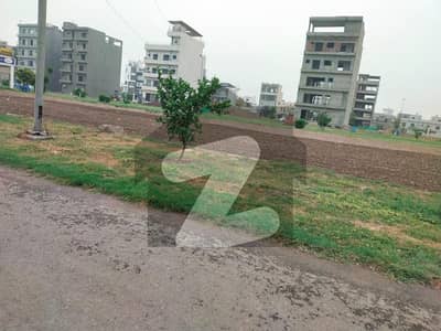 خیابان امین - بلاک ایم خیابانِ امین,لاہور میں 5 مرلہ رہائشی پلاٹ 50.0 لاکھ میں برائے فروخت۔