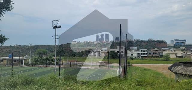 10 Marla Level, Solid Land and Sunfacing plot for sale. Investor Rate 1.75 Crore Negotiable