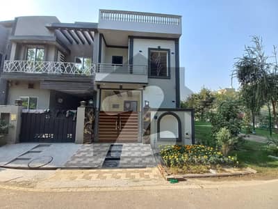 3.5 Marla Corner/ Next To Park - Gas Installed