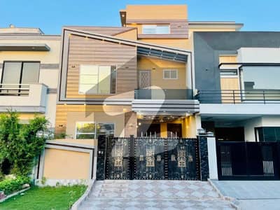 ڈی ایچ اے 9 ٹاؤن ڈیفنس (ڈی ایچ اے),لاہور میں 3 کمروں کا 5 مرلہ مکان 1.5 لاکھ میں کرایہ پر دستیاب ہے۔