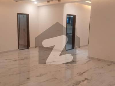 12 marl 4 bed flat for sale in Askari 10 Lahore