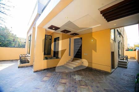 ڈی ایچ اے فیز 5 ڈیفنس (ڈی ایچ اے),لاہور میں 4 کمروں کا 10 مرلہ مکان 5.55 کروڑ میں برائے فروخت۔