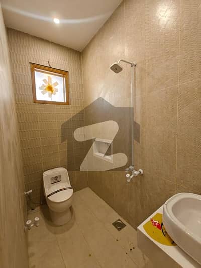 نیا ناظم آباد کراچی میں 4 کمروں کا 5 مرلہ مکان 3.9 کروڑ میں برائے فروخت۔