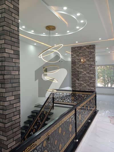 10 Marla Brand New House For Sale